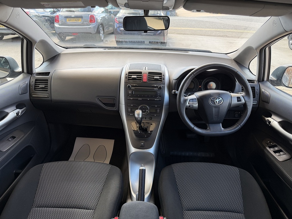 Toyota Auris 1.6 V-matic Tr Euro 5 Silver #8