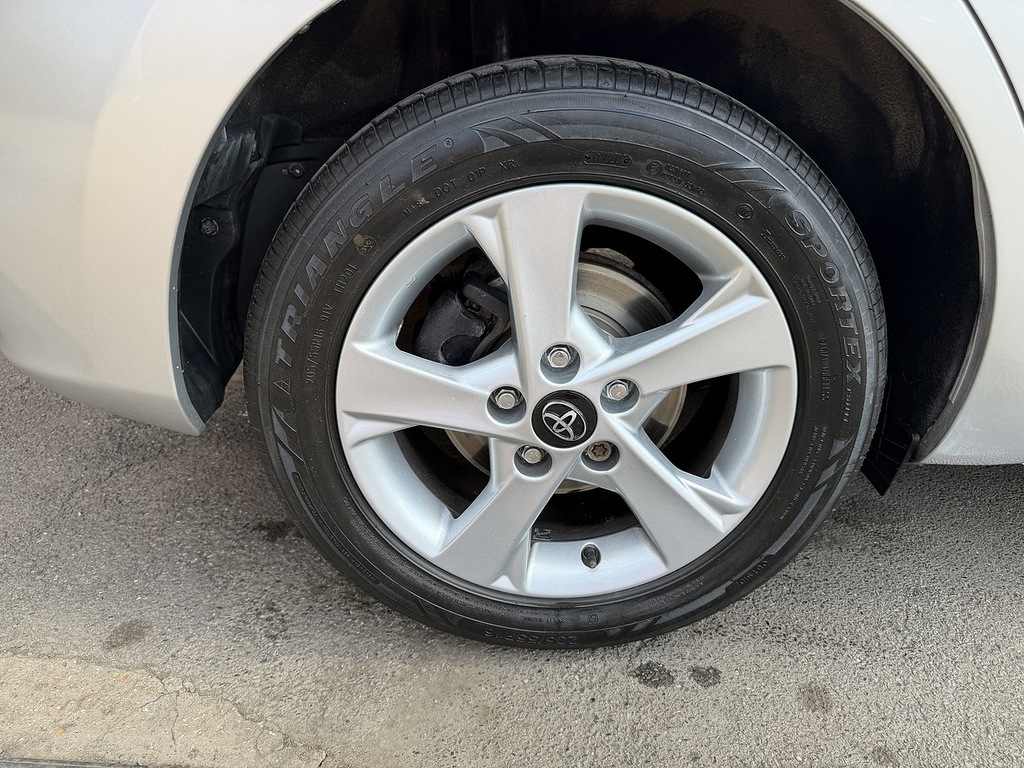 Toyota Auris 1.6 V-matic Tr Euro 5 Silver #19