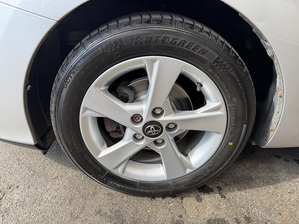 Toyota Auris 1.6 V-matic Tr Euro 5 Silver #17