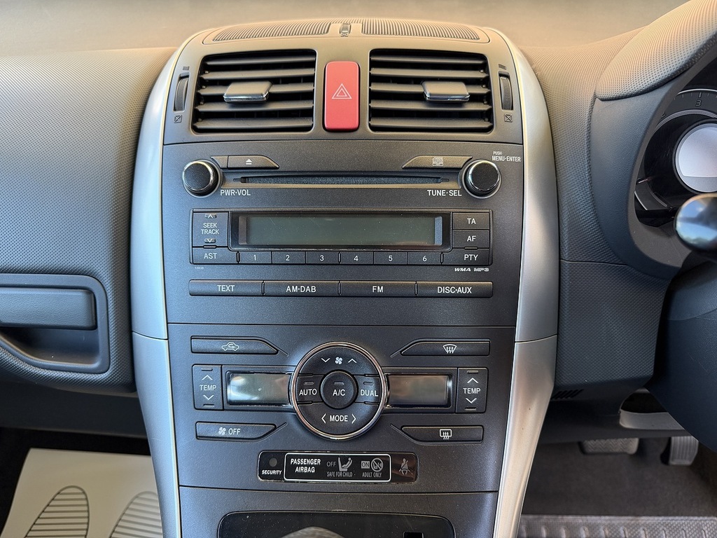 Toyota Auris 1.6 V-matic Tr Euro 5 Silver #13