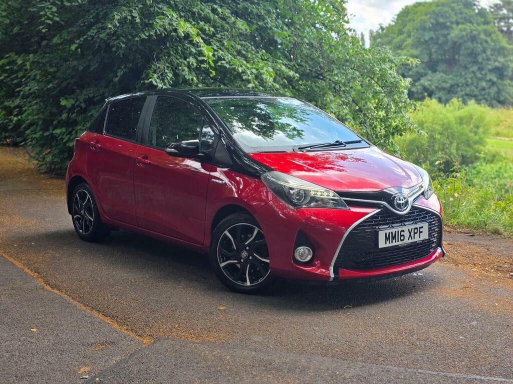 Toyota Yaris 1.5 Vvt-h Design E-cvt Euro 6 Red