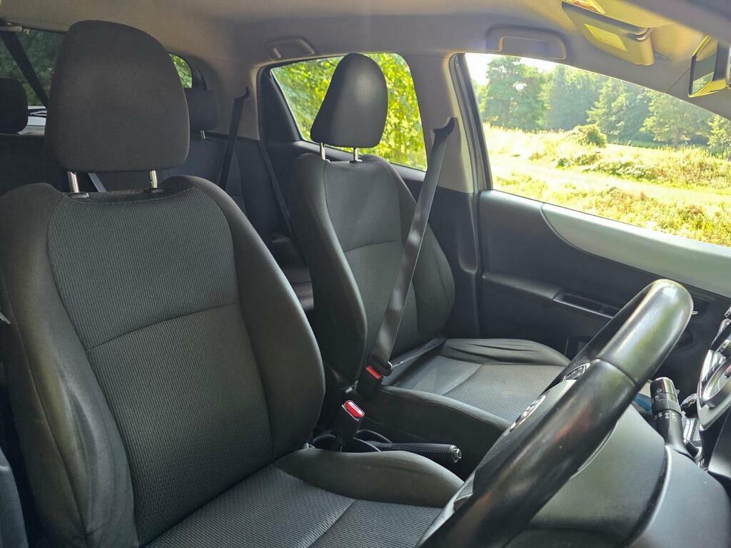 Toyota Yaris 1.5 Vvt-h Icon Plus Cvt Euro 5 Grey #3