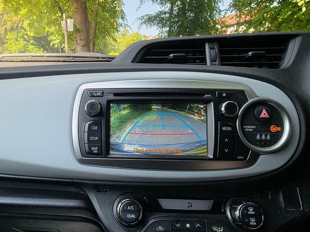 Toyota Yaris 1.5 Vvt-h Icon Plus Cvt Euro 5 Grey #2