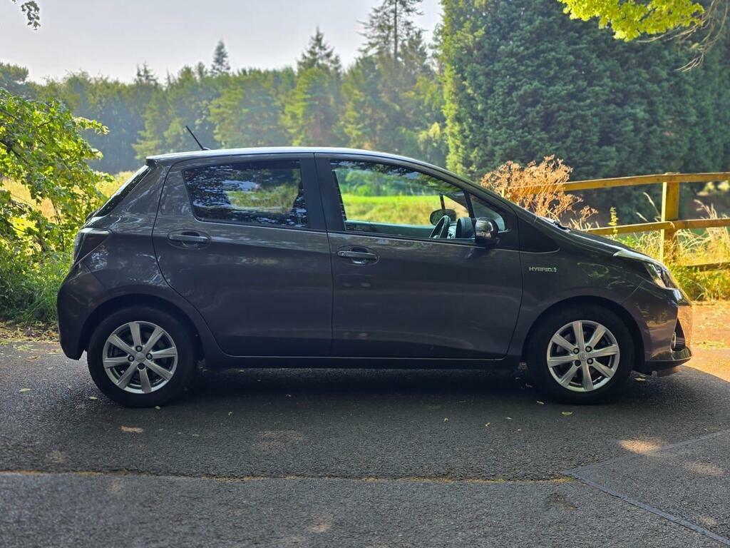 Toyota Yaris 1.5 Vvt-h Icon Plus Cvt Euro 5 Grey #4