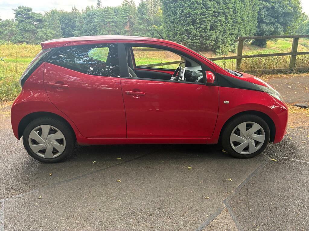 Toyota Aygo 1.0 Vvt-i X-play Euro 5 Red #4
