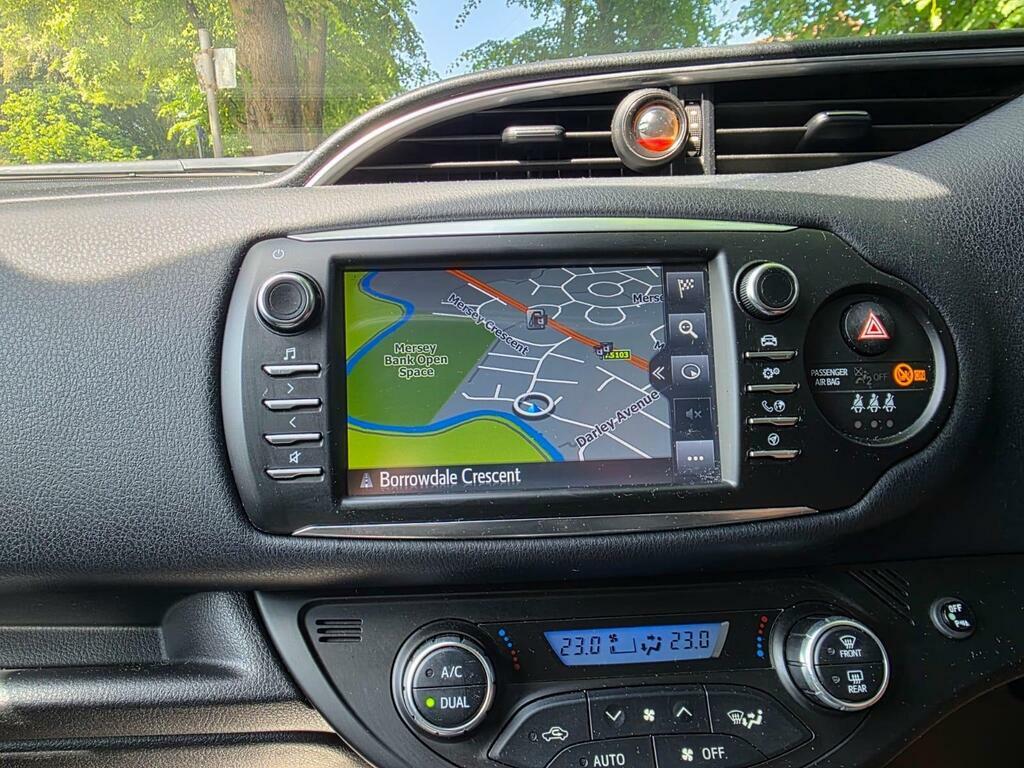 Toyota Yaris 1.5 Vvt-h Design E-cvt Euro 6 S S FE18SOH Blue #2