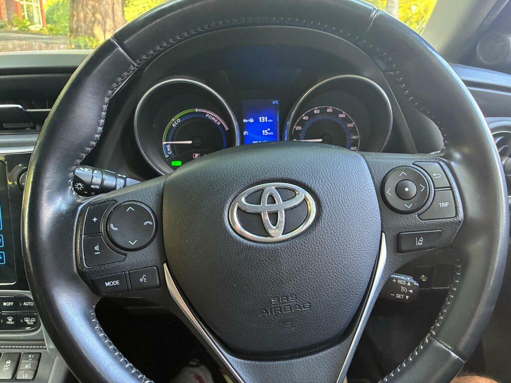 Toyota Auris 2016 1.6 D-4d Design 110 Bhp Red #19