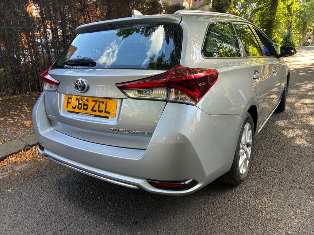Toyota Auris 2016 1.6 D-4d Design 110 Bhp Red #10