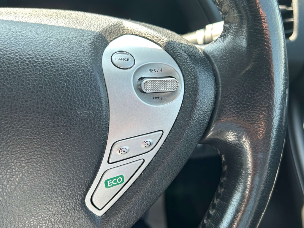 Nissan Leaf Tekna White #26