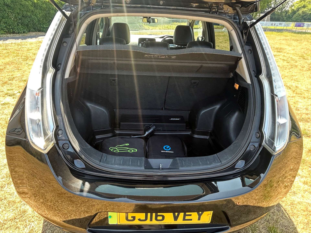 Nissan Leaf Tekna White #16
