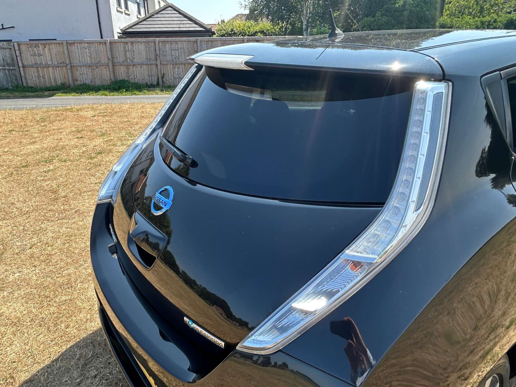 Nissan Leaf Tekna White #15