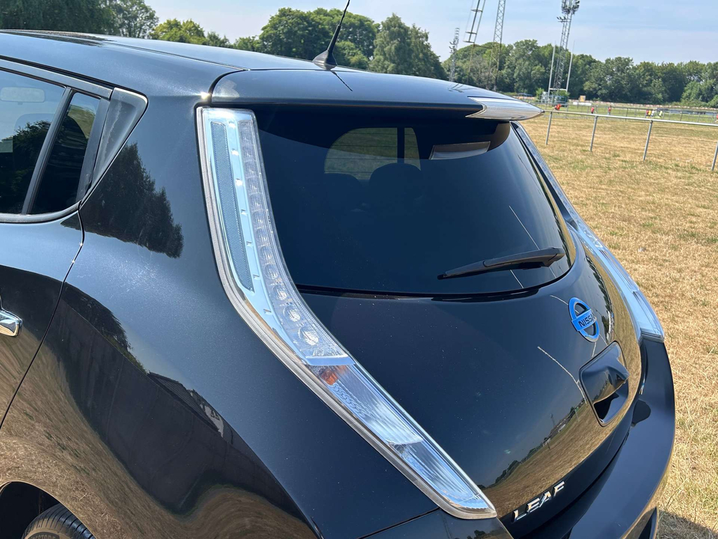 Nissan Leaf Tekna White #17