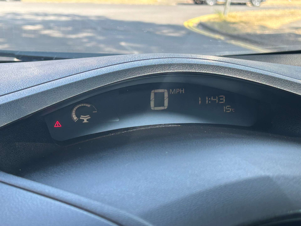 Nissan Leaf Tekna White #22