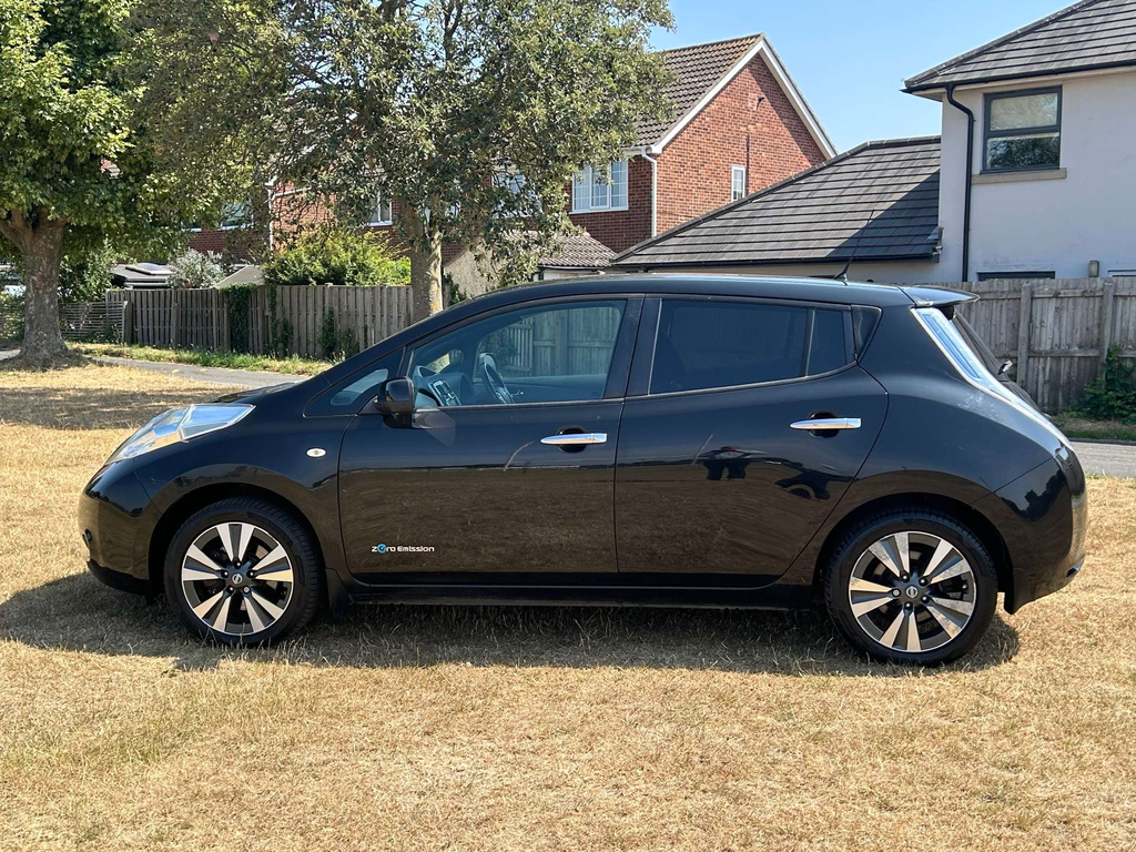Nissan Leaf Tekna White #7