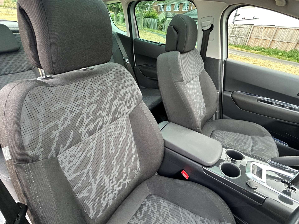 Peugeot 3008 1.6 E Red #33