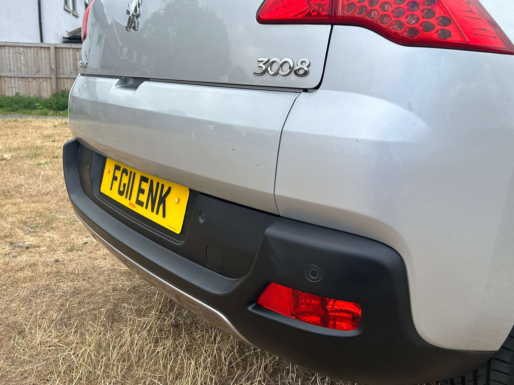 Peugeot 3008 1.6 E Red #17