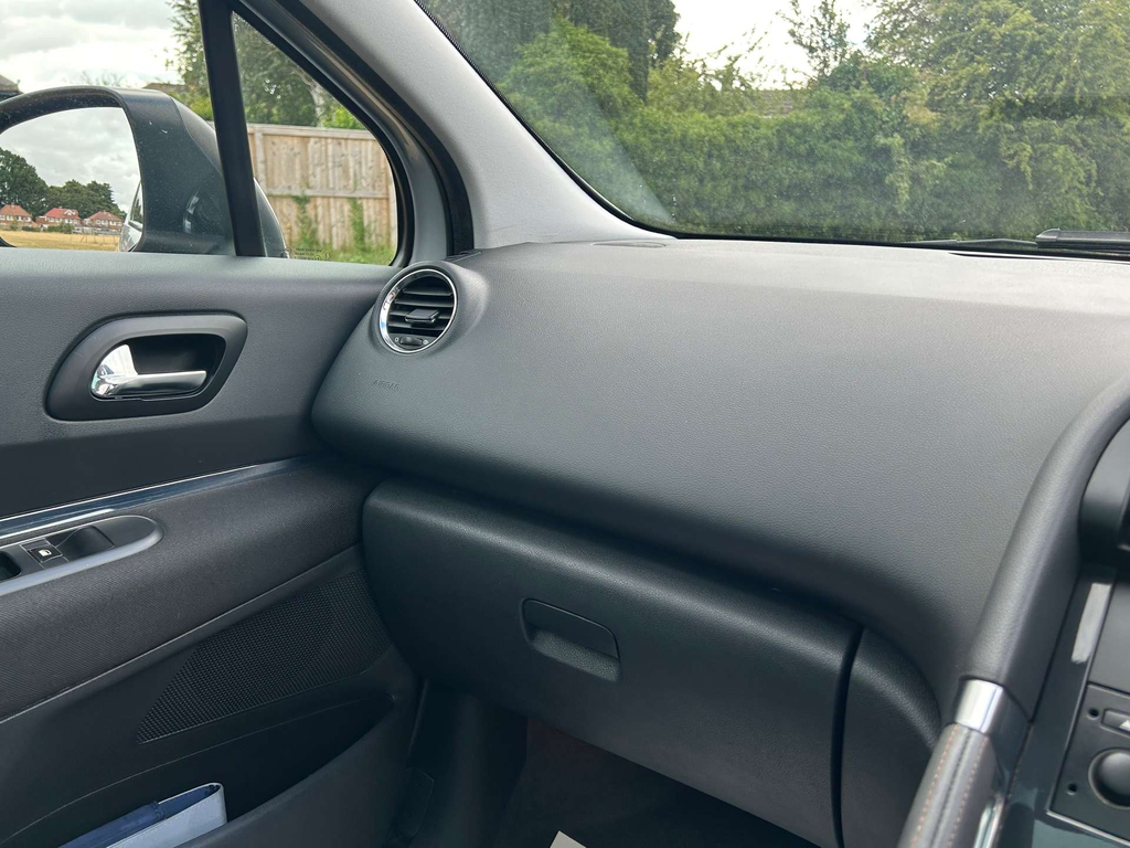 Peugeot 3008 1.6 E Red #35