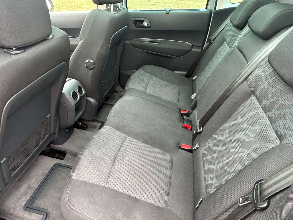 Peugeot 3008 1.6 E Red #39