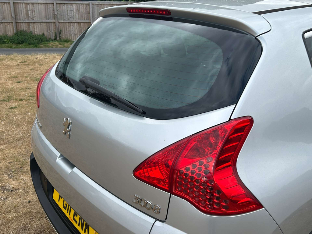 Peugeot 3008 1.6 E Red #16