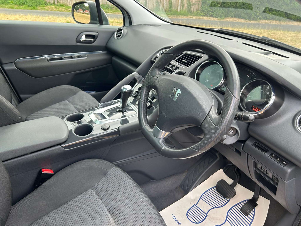 Peugeot 3008 1.6 E Red #32