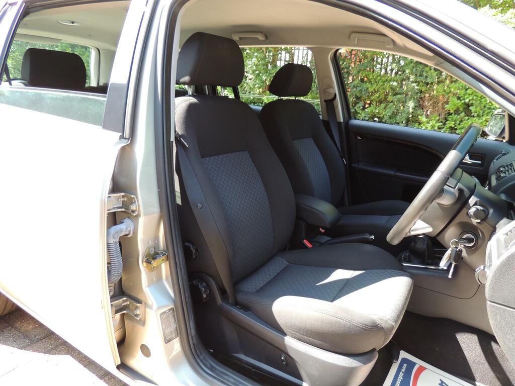 Ford Mondeo  Silver #44
