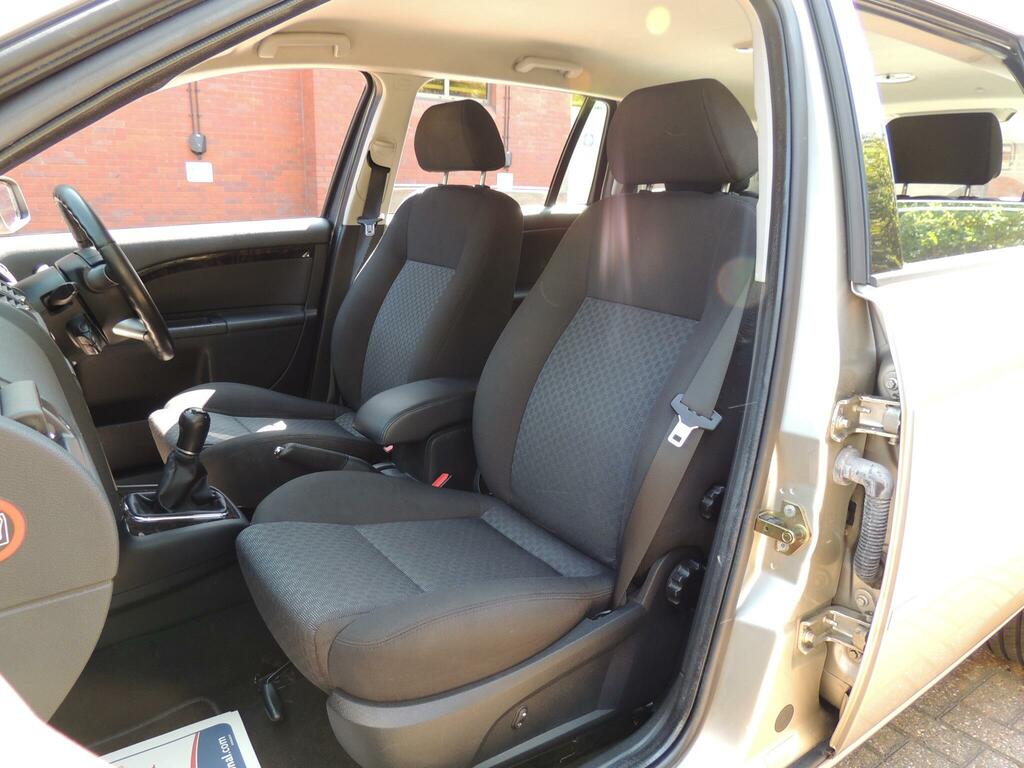 Ford Mondeo  Silver #72