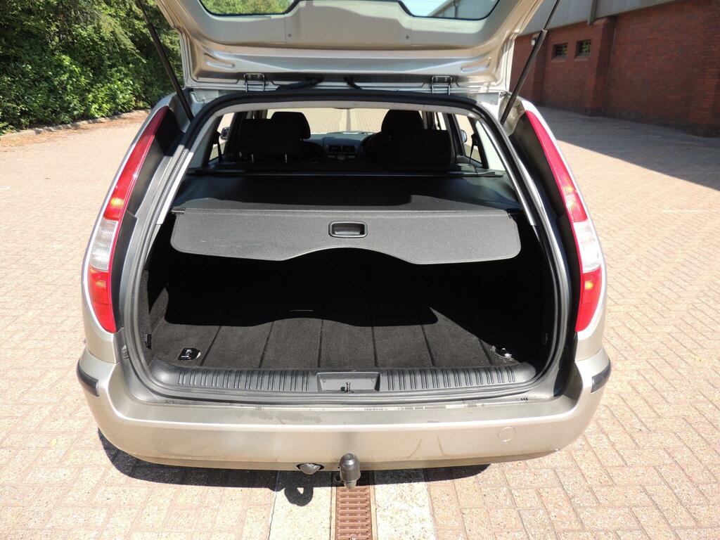 Ford Mondeo  Silver #65