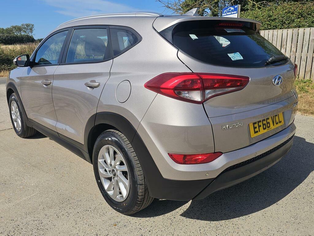 Hyundai Tucson 1.7 Crdi Blue Drive Se Euro 6 S S White #4