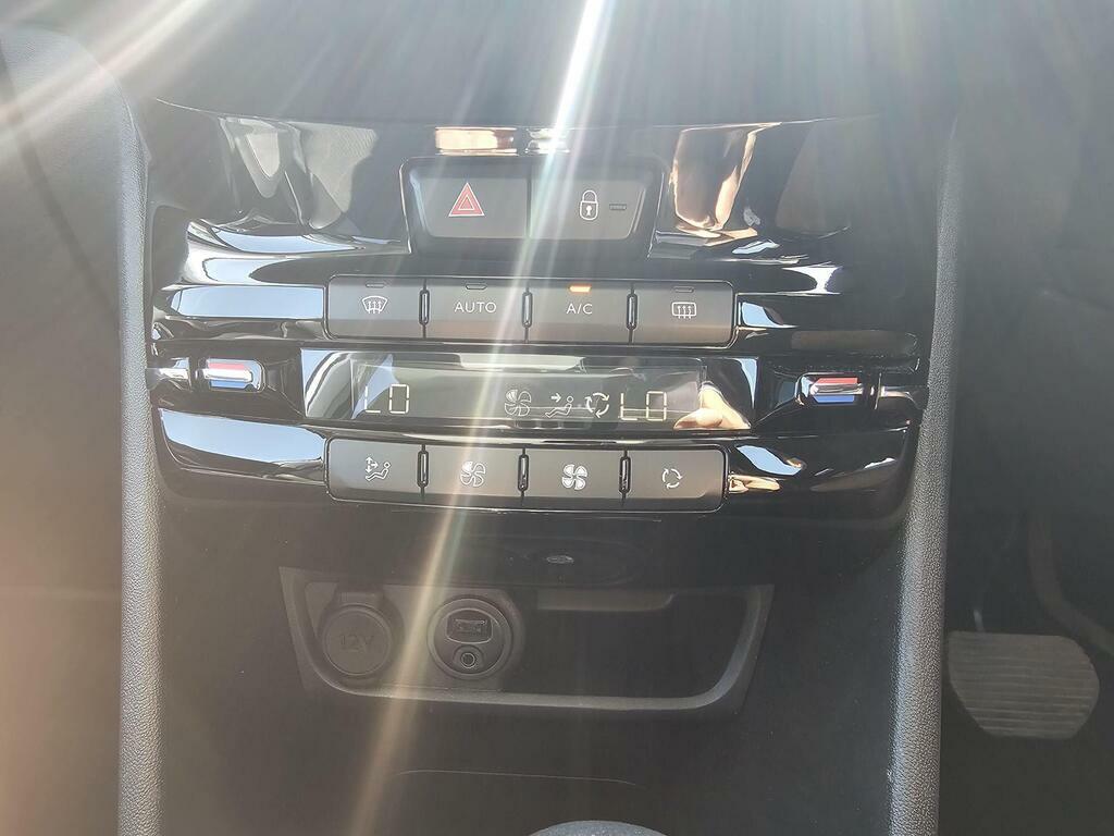 Peugeot 2008 Blue Hdi Active White #21