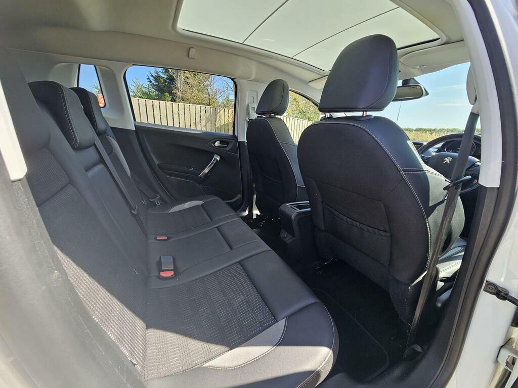 Peugeot 2008 Blue Hdi Active White #11