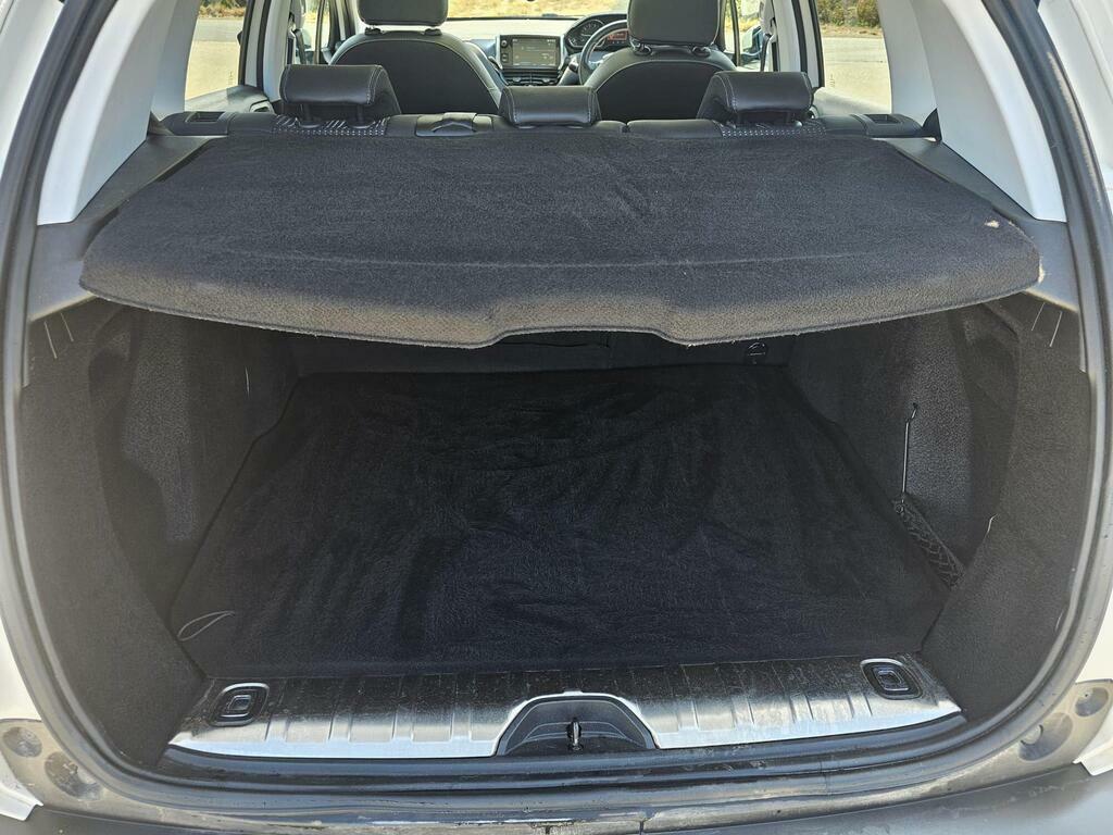 Peugeot 2008 Blue Hdi Active White #19
