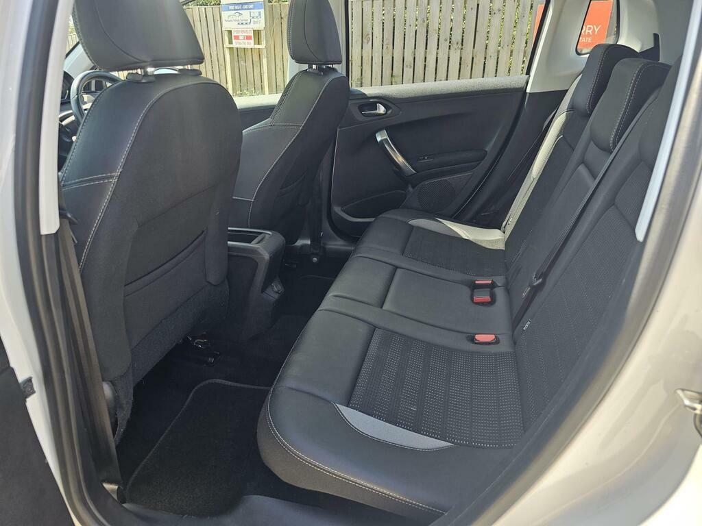 Peugeot 2008 Blue Hdi Active White #10