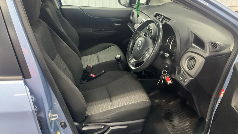 Toyota Yaris 1.0 Vvt-i Tr 70 Bhp Blue #9