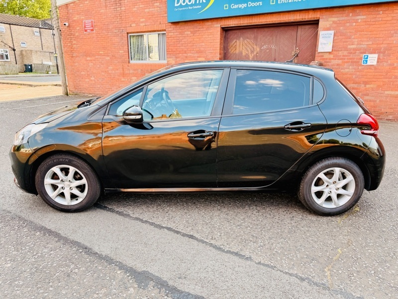 Peugeot 208 Active Black #5