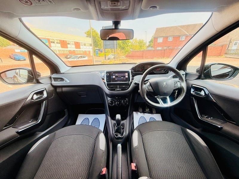 Peugeot 208 Active Black #3