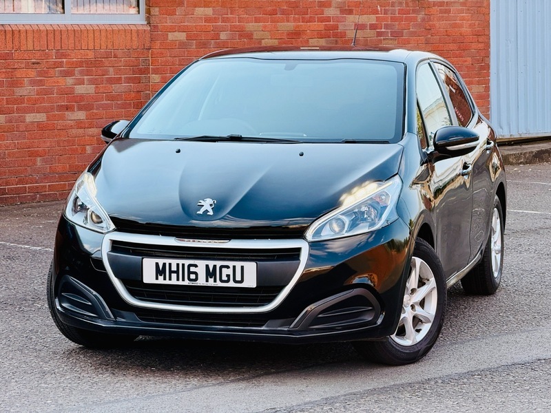 Peugeot 208 Active Black #2
