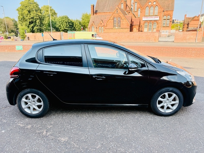 Peugeot 208 Active Black #6