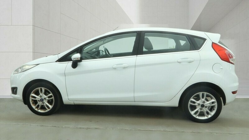 Ford Fiesta Zetec White #5
