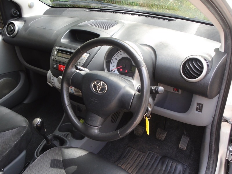 Toyota Aygo 1.0 Vvt-i Ice Hatchback Euro 5 White #23