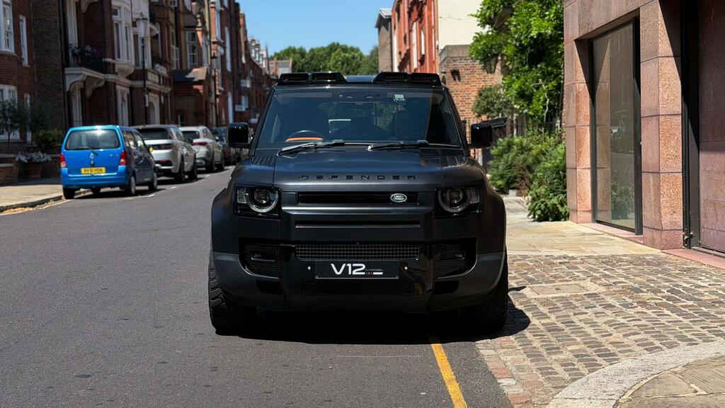 Land Rover Defender Hse Black #6