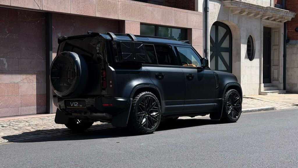 Land Rover Defender Hse Black #3