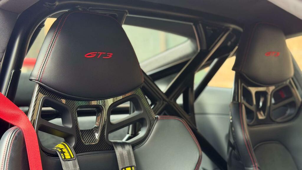 Porsche 911 911 Carrera 4S Black #27
