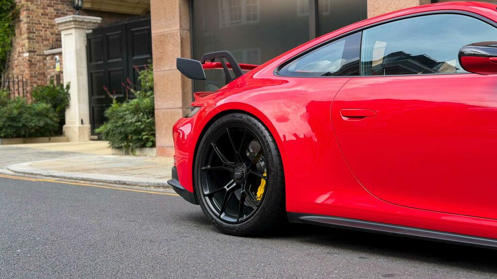 Porsche 911 911 Carrera 4S Black #16