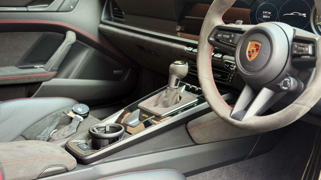 Porsche 911 911 Carrera 4S Black #32