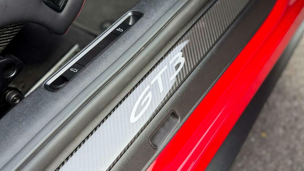 Porsche 911 911 Carrera 4S Black #44