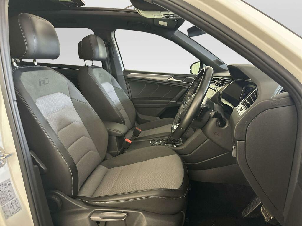 Volkswagen Tiguan Allspace 2.0 Tdi Match Black #13