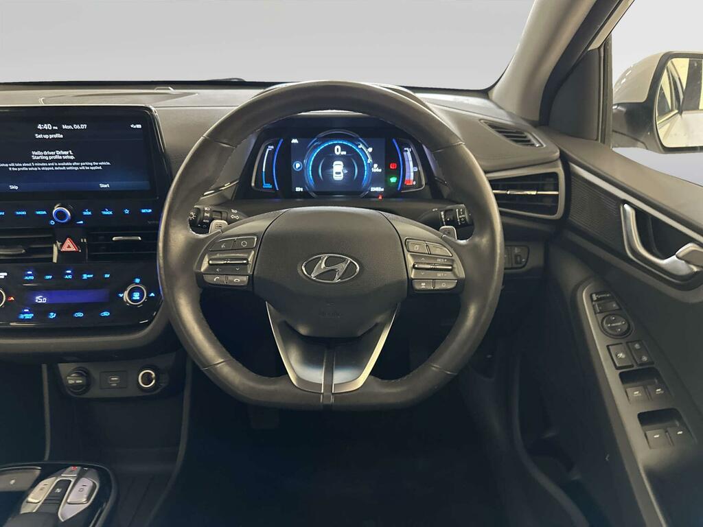 Hyundai Ioniq H-gdi Premium White #14