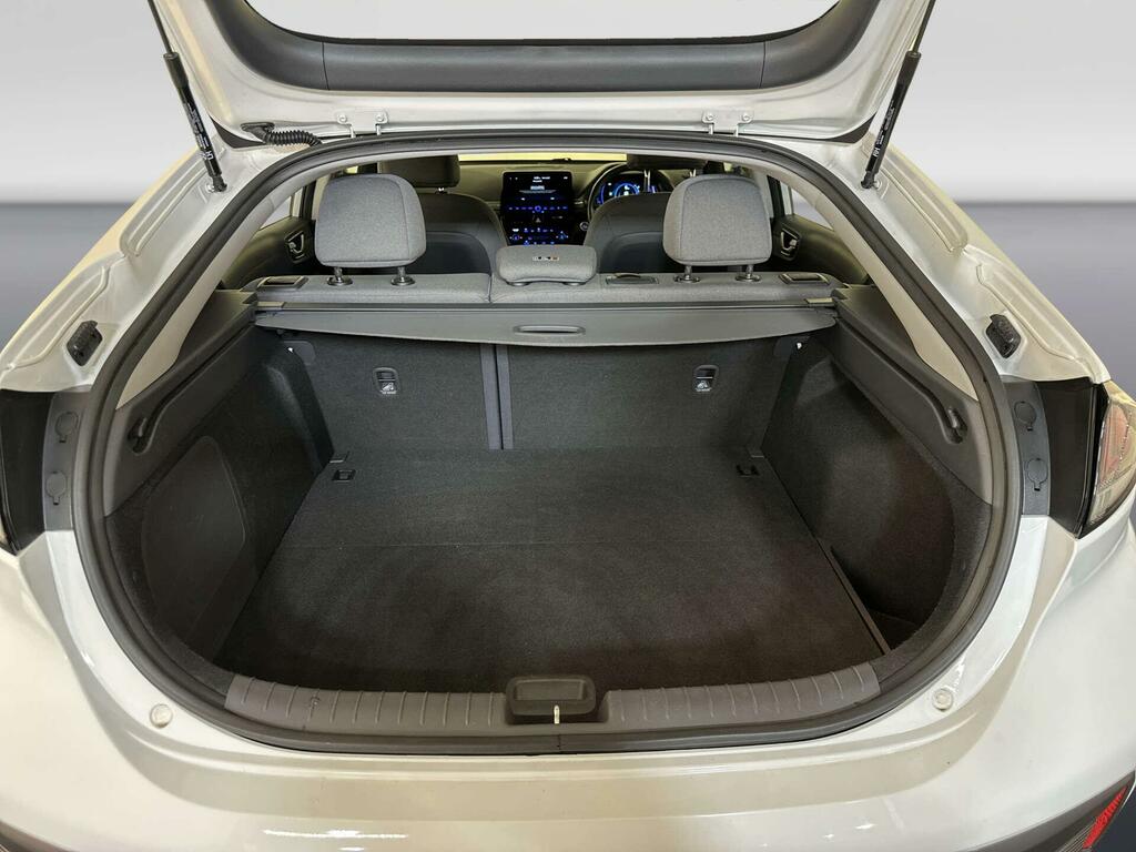 Hyundai Ioniq H-gdi Premium White #13