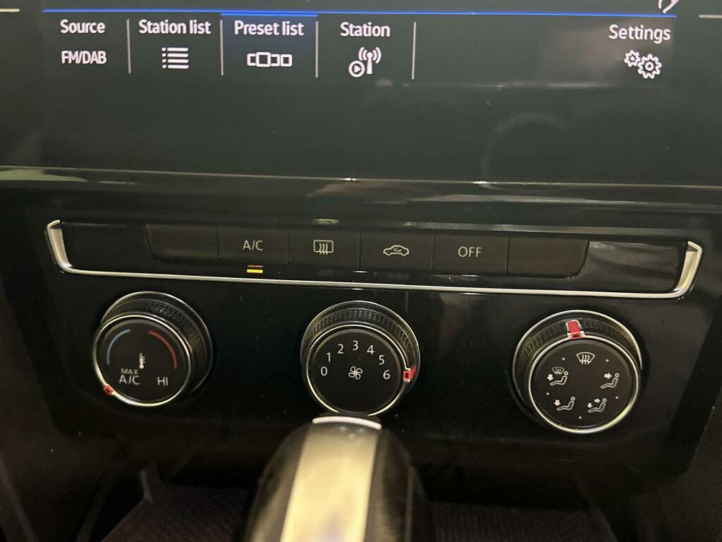 Volkswagen Passat Estate Sel 1.5 Tsi 150Ps 7-Speed Dsg Black #23