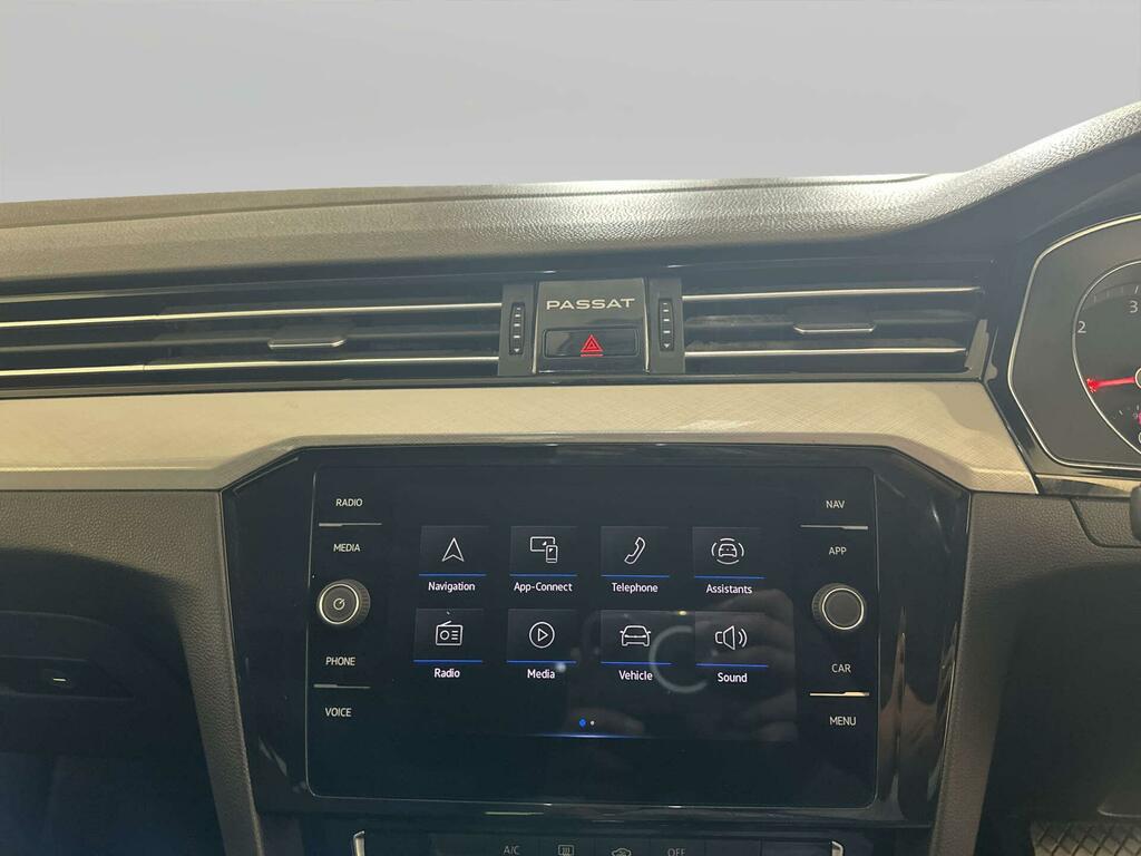 Volkswagen Passat Estate Sel 1.5 Tsi 150Ps 7-Speed Dsg Black #19